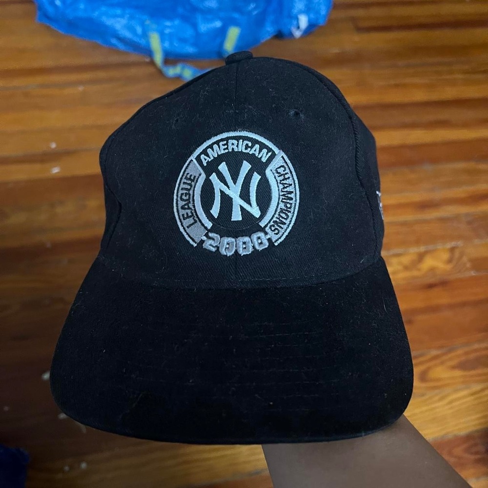 2000s New Era New York Yankees embroidered Snap Back hat